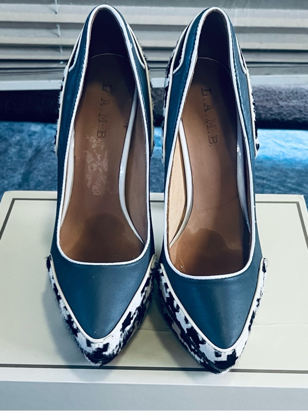 Women's Black and White Houndstooth Platform Pumps - Picture 4 of 12